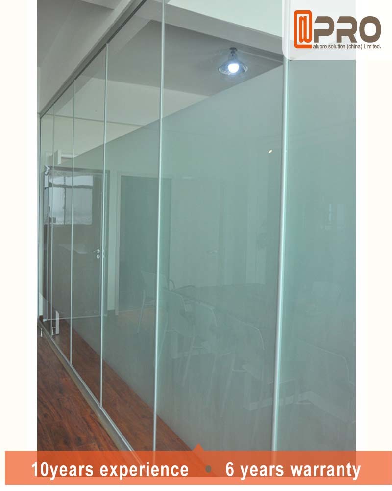 O escritório moderno de vidro geado divide a instalação fácil para o anúncio publicitário